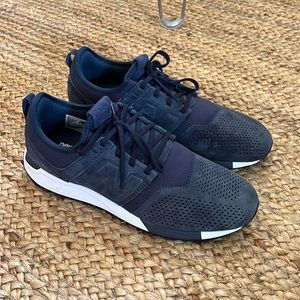Blue size 10 New Balance sneaker
